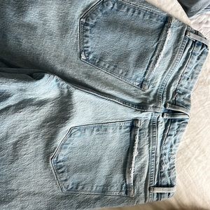 Good american size 2/26 straight leg light wash Jean